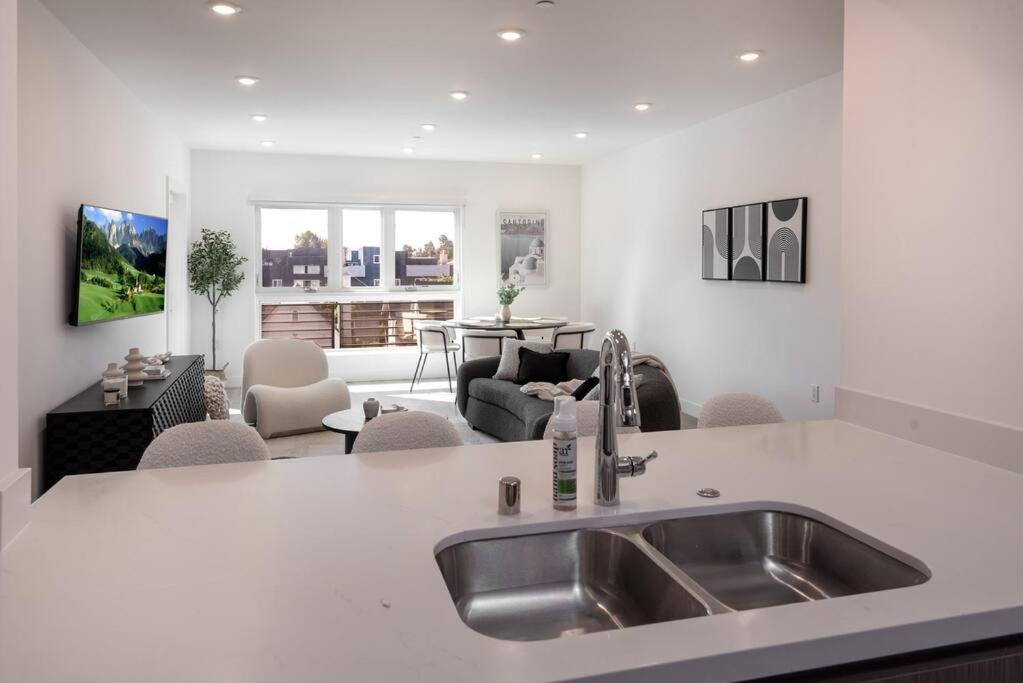 Appartement Deluxe Modern 2-bedroom W/ Roof Deck!