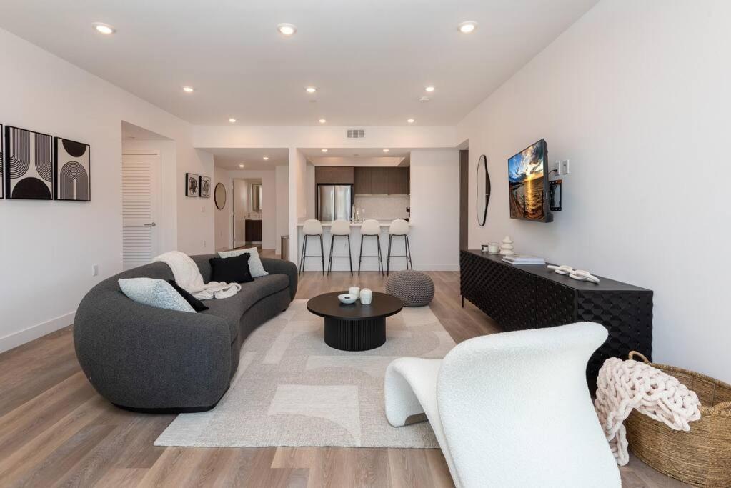 Deluxe Modern 2-bedroom W/ Roof Deck! Appartement